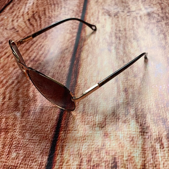 Tahari Metal Aviator Sunglasses - Picture 2 of 3